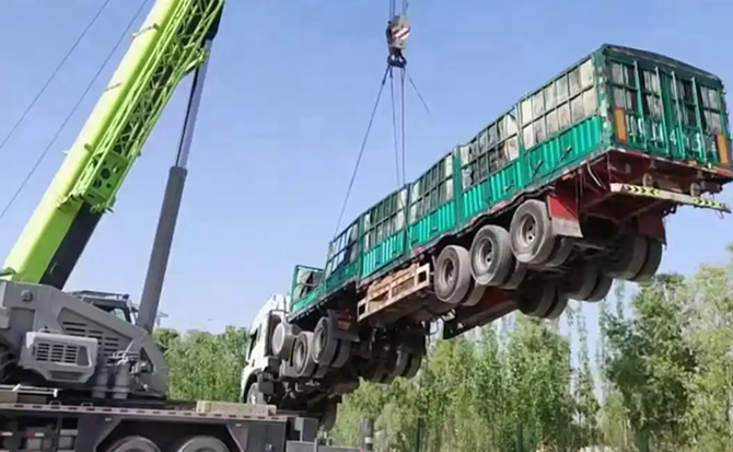 石排镇道路脱困救援案例